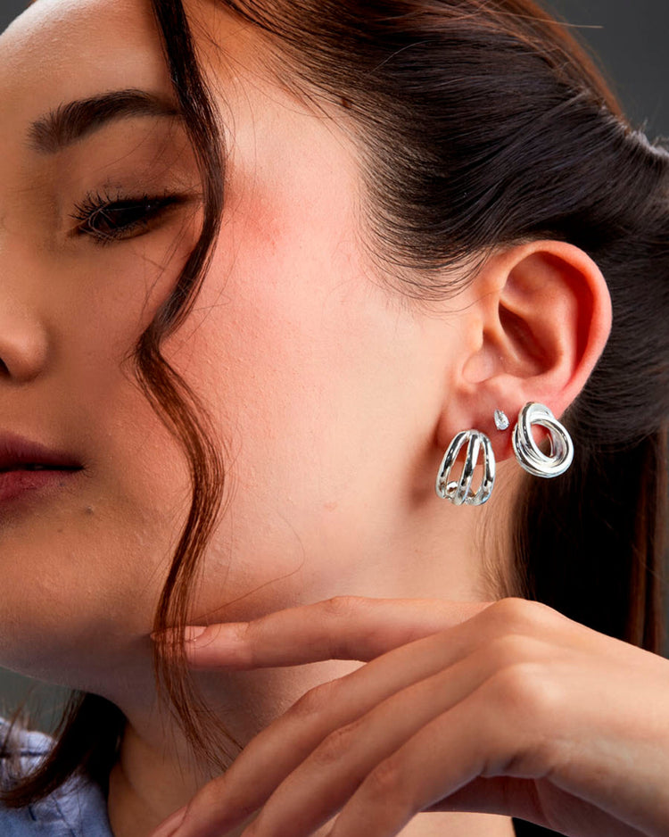 brinco-triplo-prateado-g-papoula-fio-2