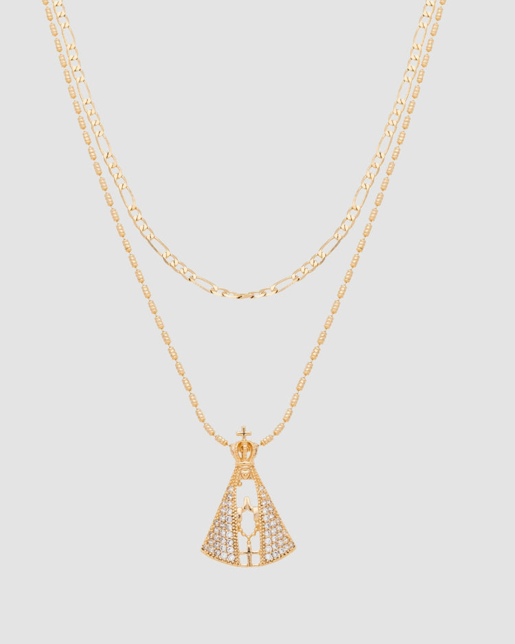 Colar duplo banhado a ouro 18k com corrente figaro, corrente bolinhas e pingente Nossa Senhora Aparecida com microzircônias — semijoia feminina Papoula