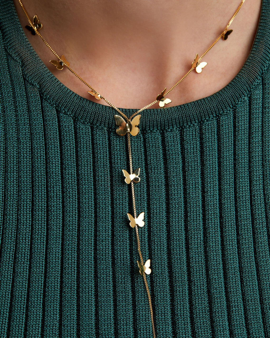 conjunto-colar-y-brinco-penduricalho-borboleta-42cm-dourado-papoula-farfala-2