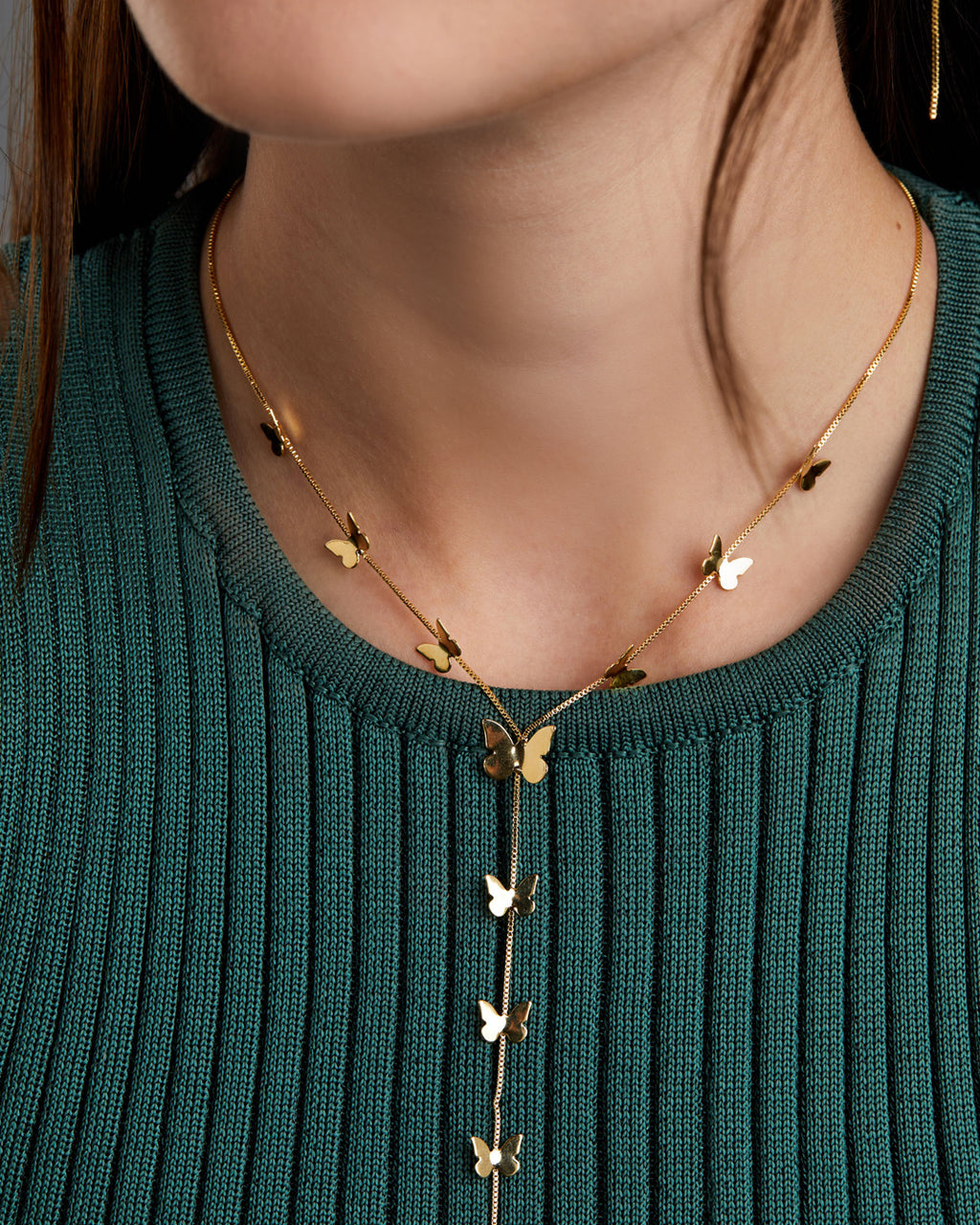 conjunto-colar-y-brinco-penduricalho-borboleta-42cm-dourado-papoula-farfala-4