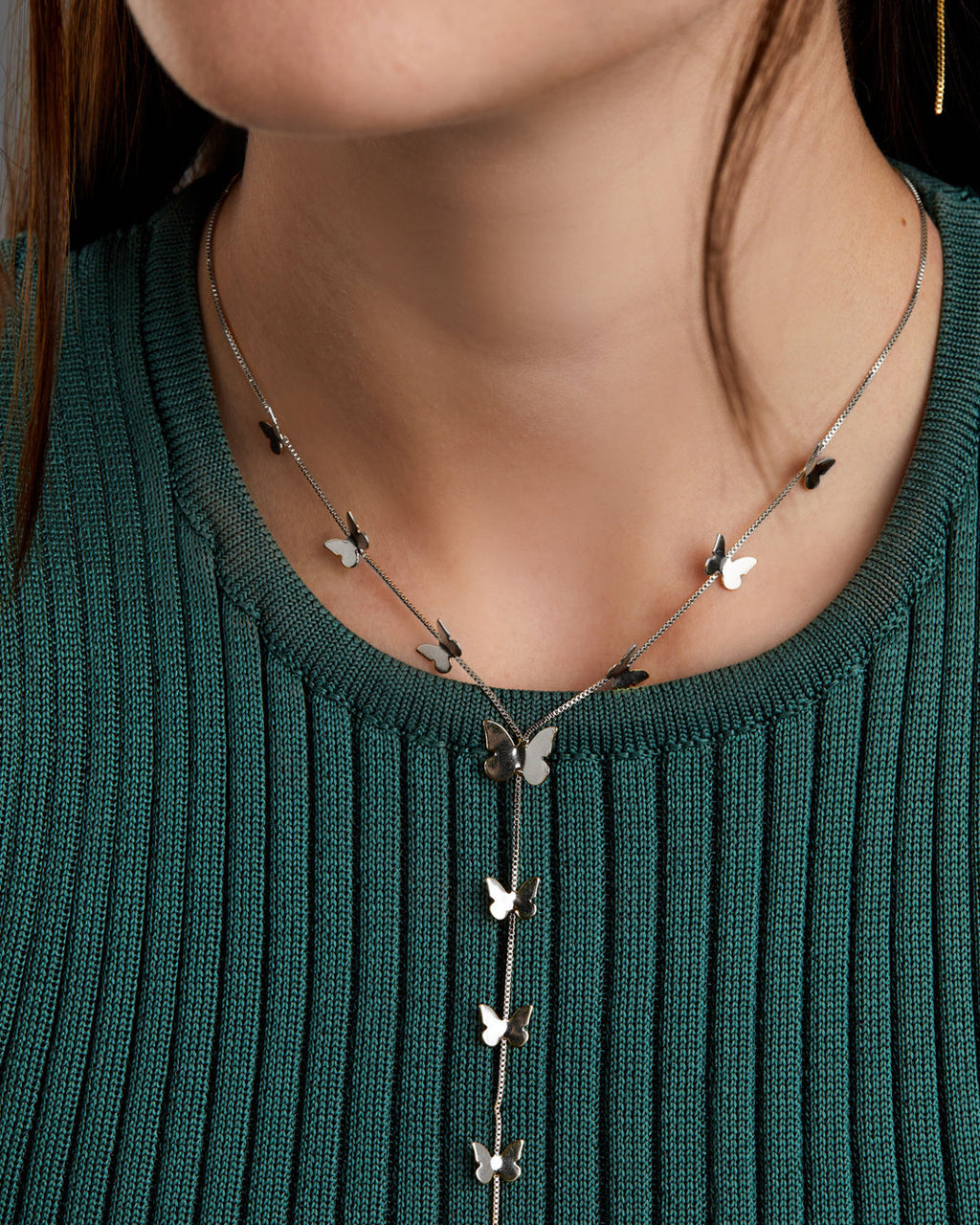 colar-penduricalho-borboleta-40cm-prateado-papoula-farfala-3