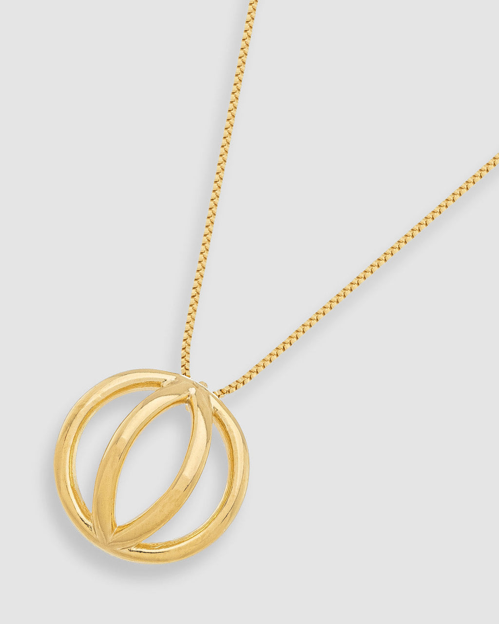 colar-com-pingente-globo-dourado-papoula-fio-3