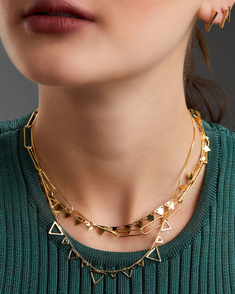 colar-triangulo-dourada-40cm-papoula-geometrica-2