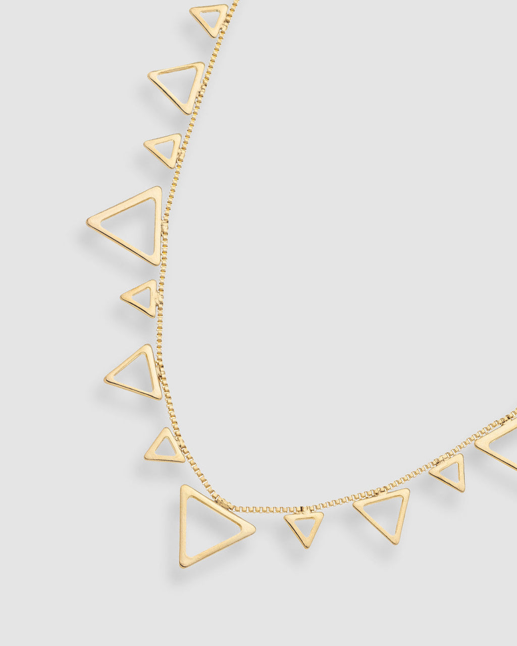 colar-triangulo-dourada-40cm-papoula-geometrica-3
