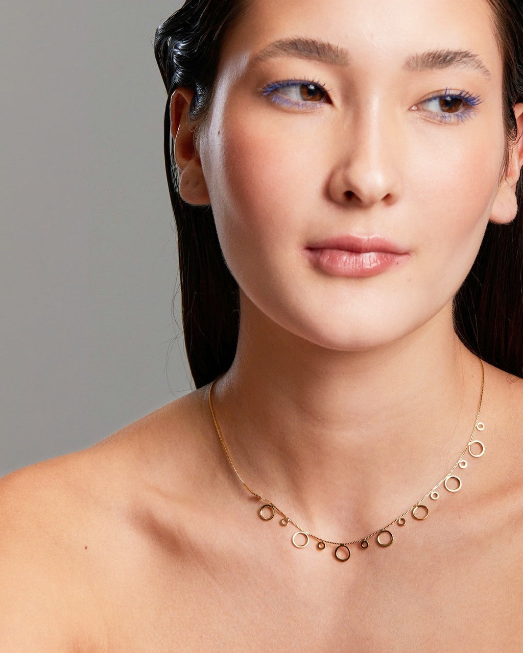 colar-pingentes-circulos-dourado-40cm-papoula-loop-2