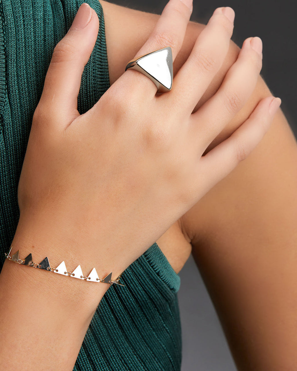 pulseira-triangulo-papoula-prateada-15cm-geometrica-2