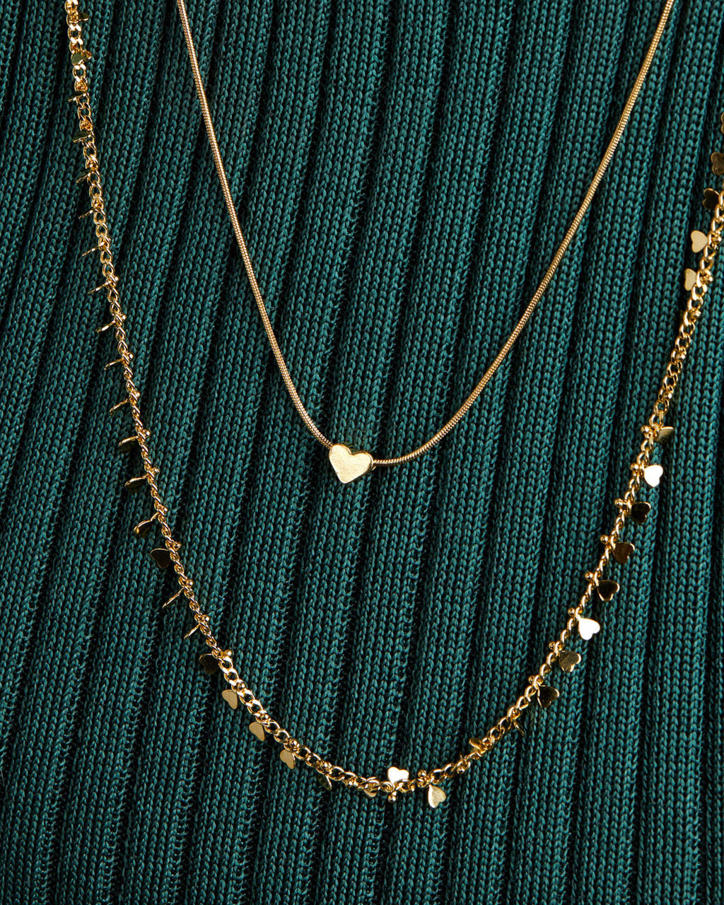 gargantilha-tripla-pingente-coracoes-dourada-papoula-infinity-3