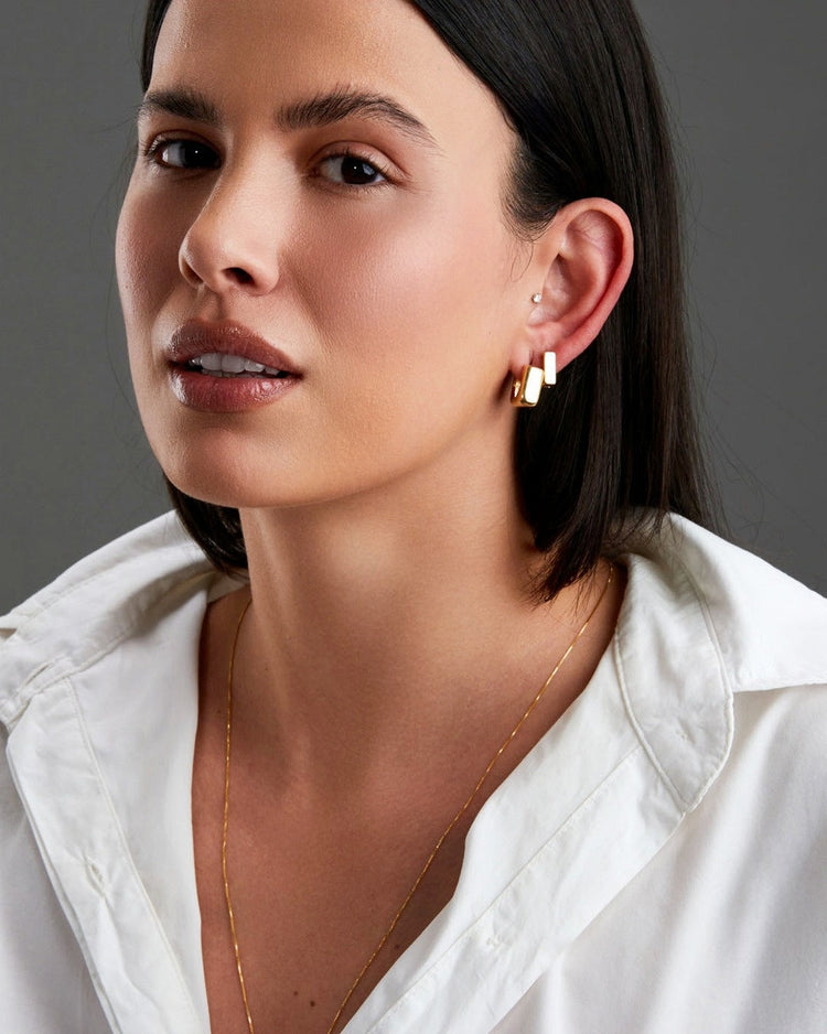 brinco-quadradinho-grande-dourado-papoula-lina-2