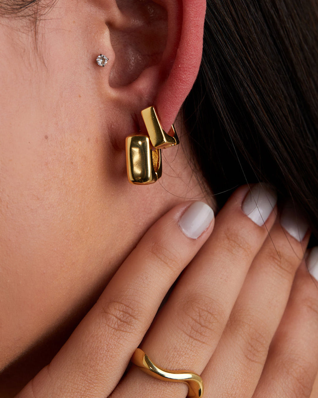 brinco-quadradinho-pequeno-dourado-papoula-lina-2