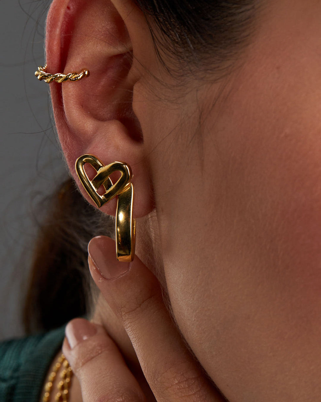 argola-dourada-papoula-lina-1-4