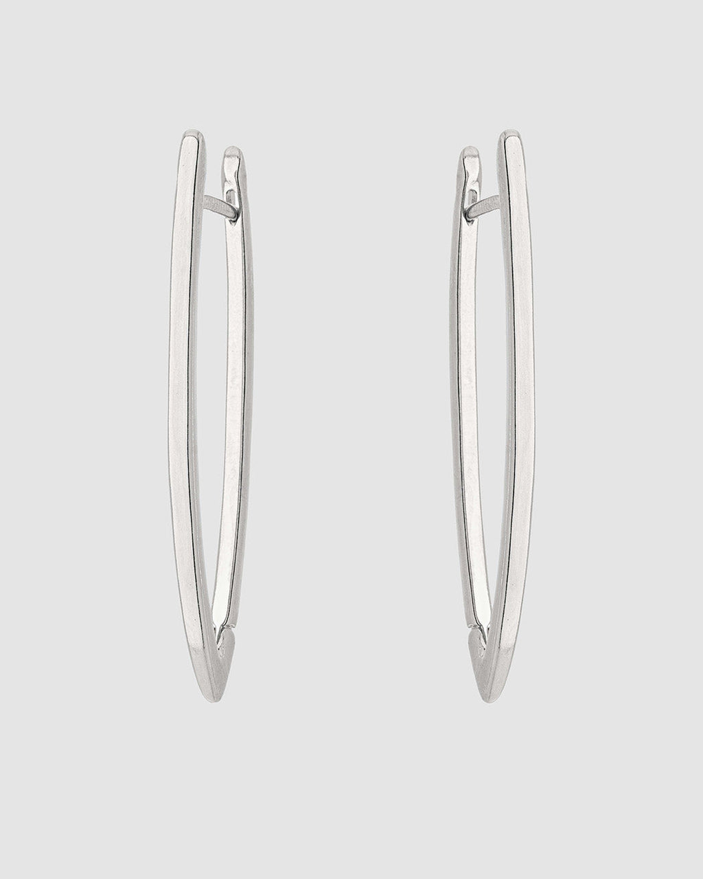 argola-prateada-papoula-lina-3