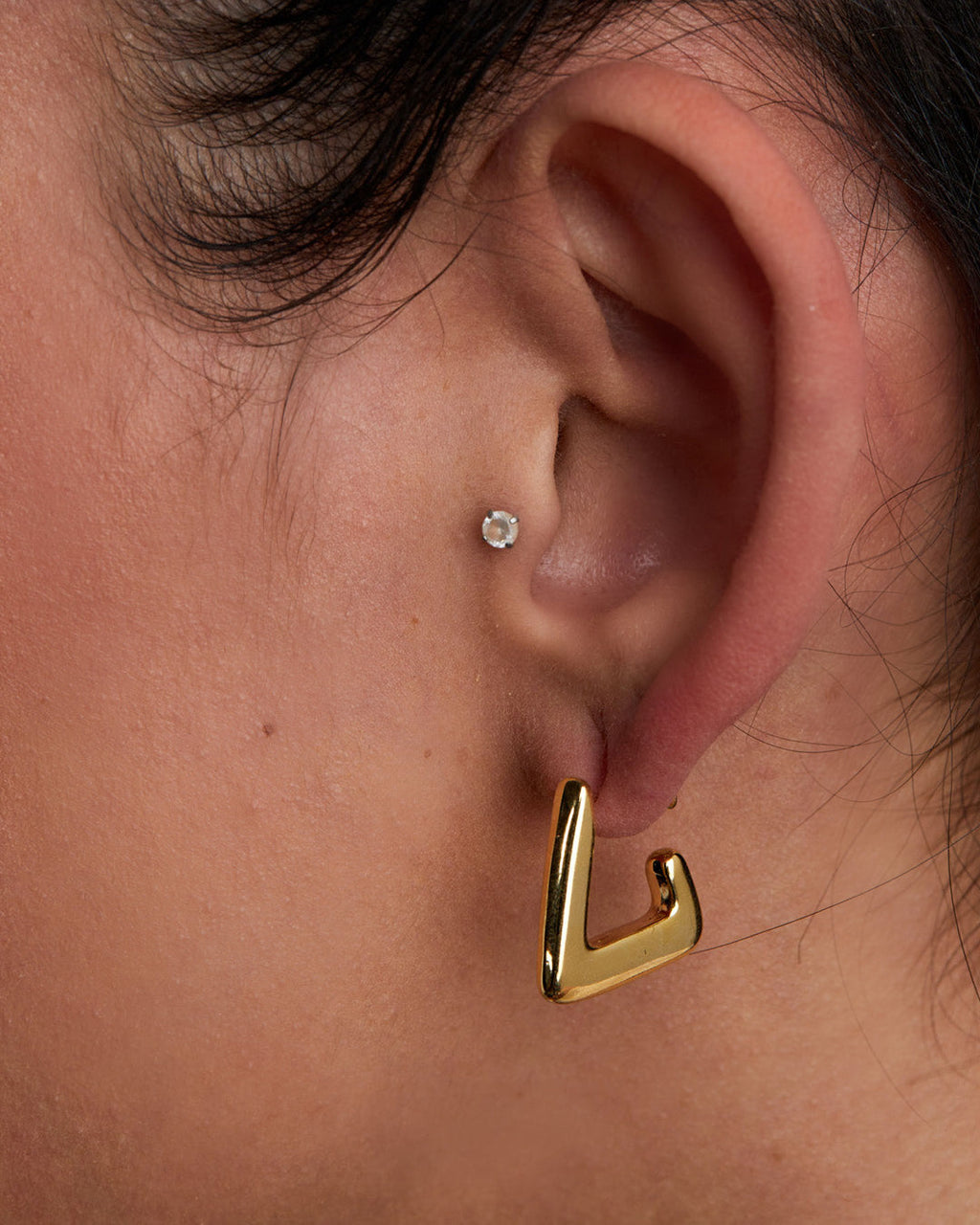 brinco-triangulo-grande-dourado-papoula-lina-2