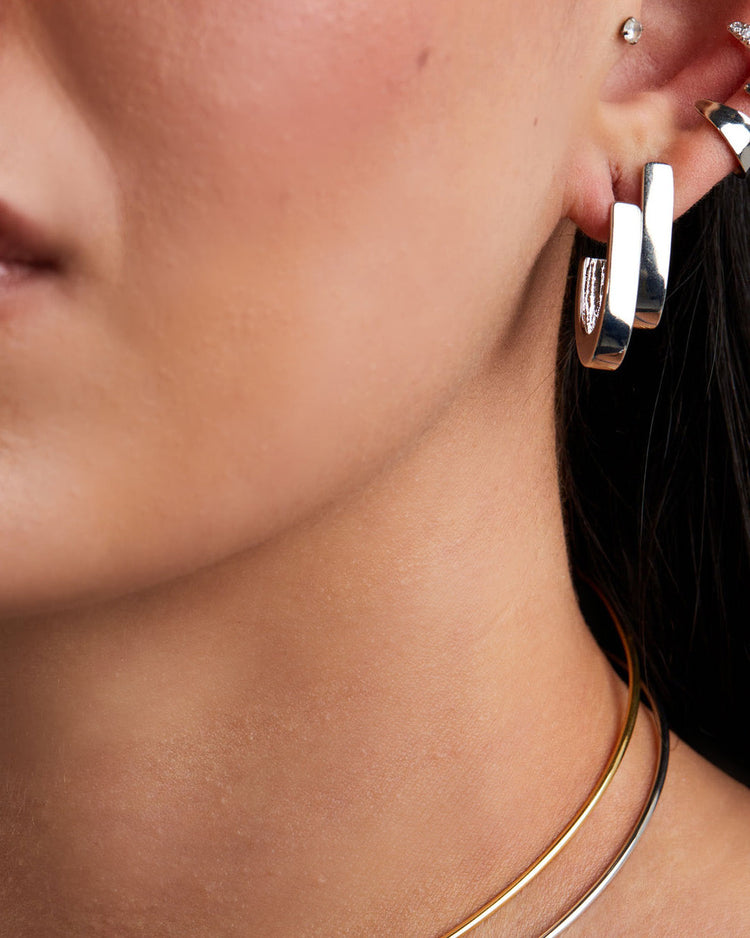 argola-prateada-papoula-lina-1-2