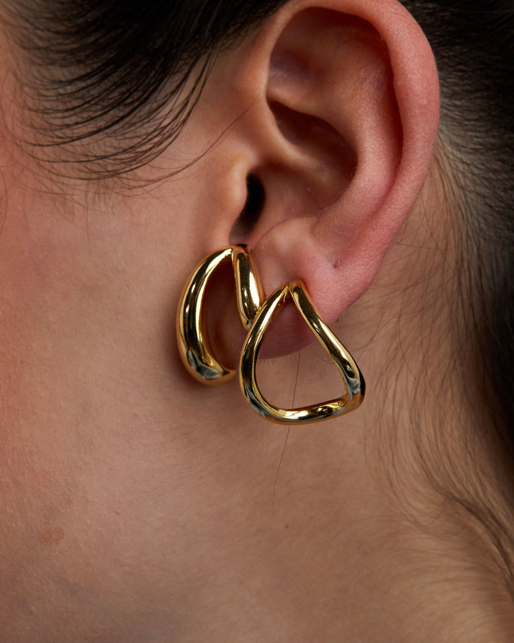 ear-hook-dourado-papoula-liquida-2