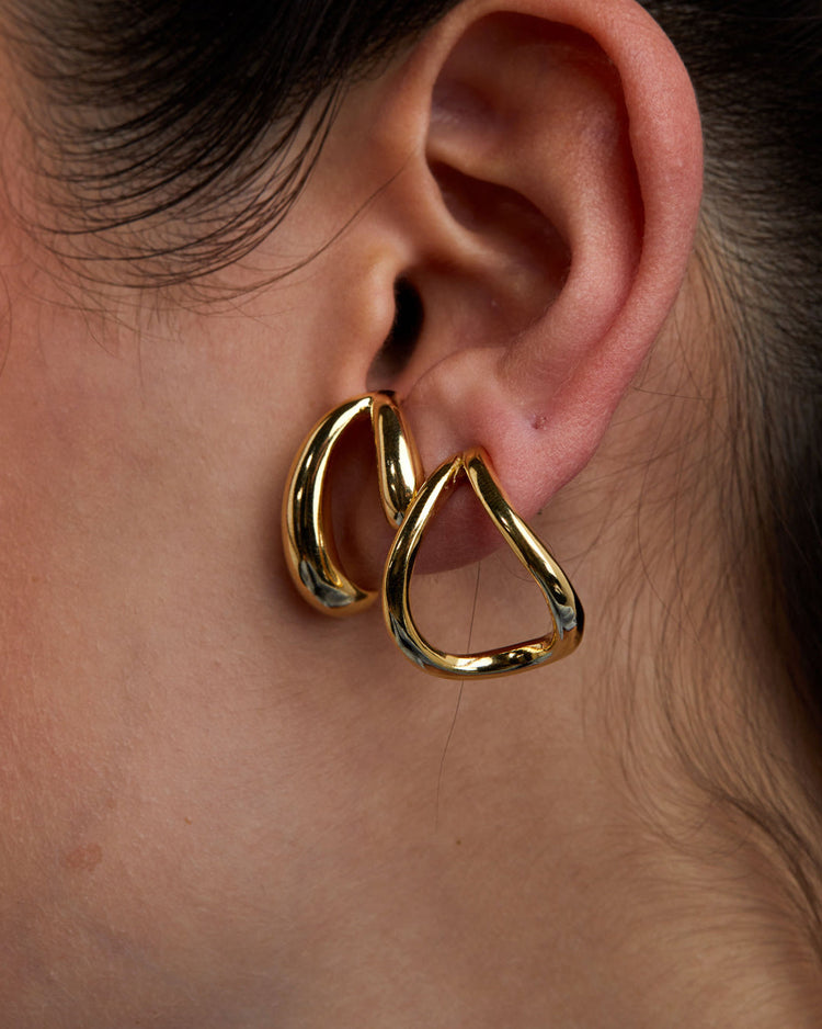 ear-hook-dourado-papoula-liquida-2