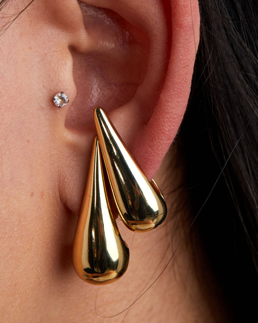 argola-gota-dourado-papoula-liquida-3