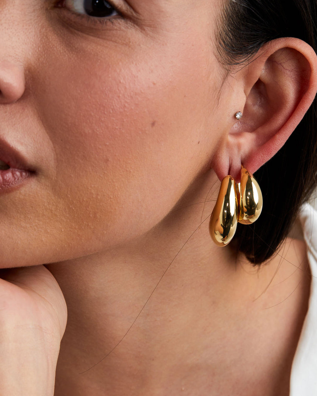 argola-dourada-papoula-liquida-2