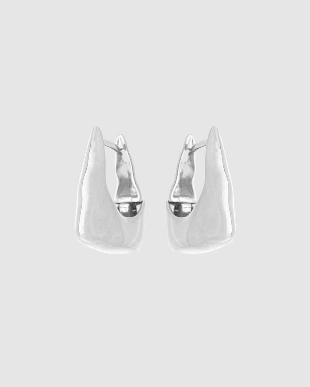 argola-grande-prateada-papoula-liquida-1