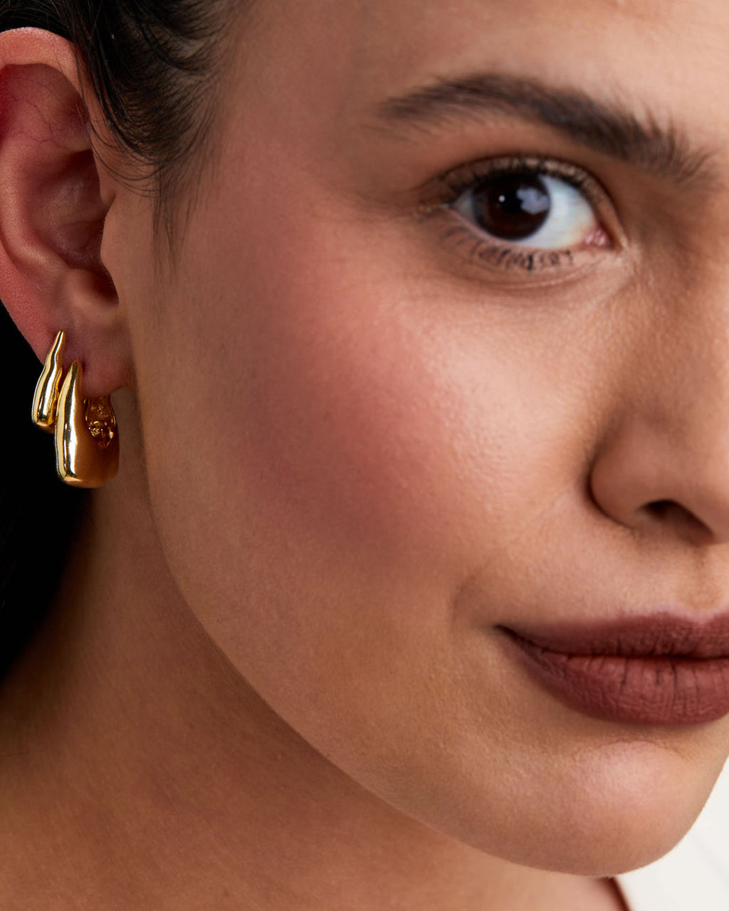 argola-pequena-dourada-papoula-liquida-2