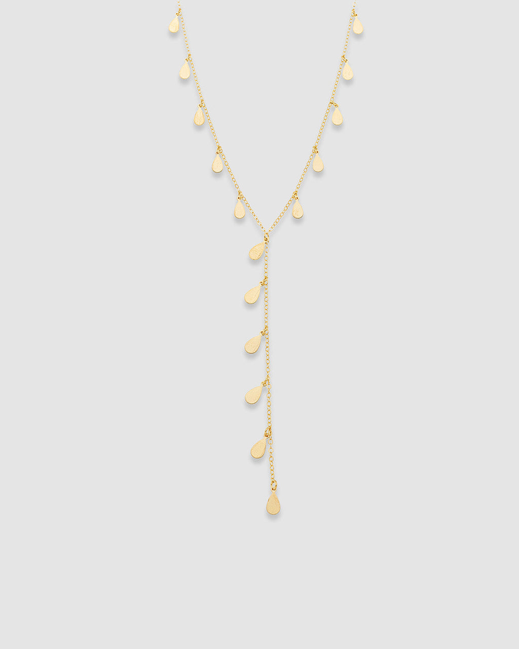 colar-com-penduricalho-y-chapa-gota-40cm-dourada-papoula-lluvia-3