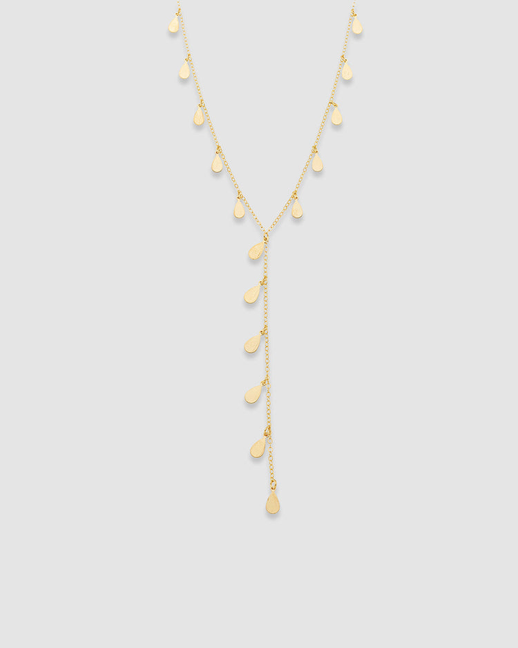 colar-com-penduricalho-y-chapa-gota-40cm-dourada-papoula-lluvia-3