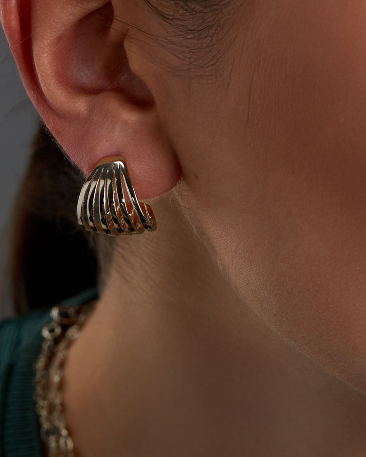 argola-linhas-prateada-papoula-lina-2