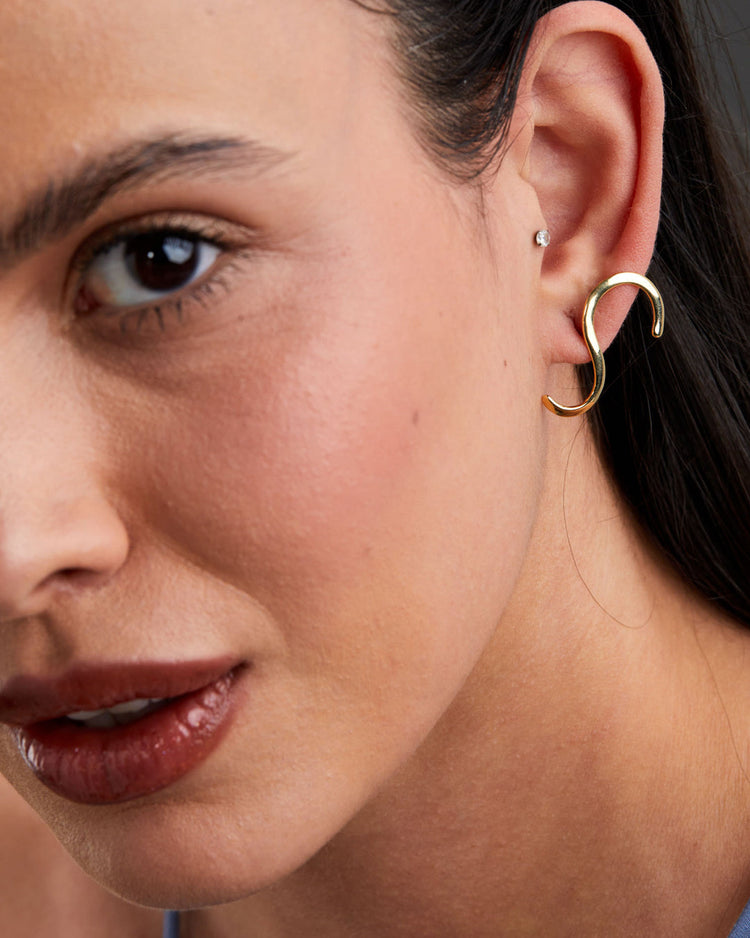 brinco-s-medio-dourado-papoula-orbita-2