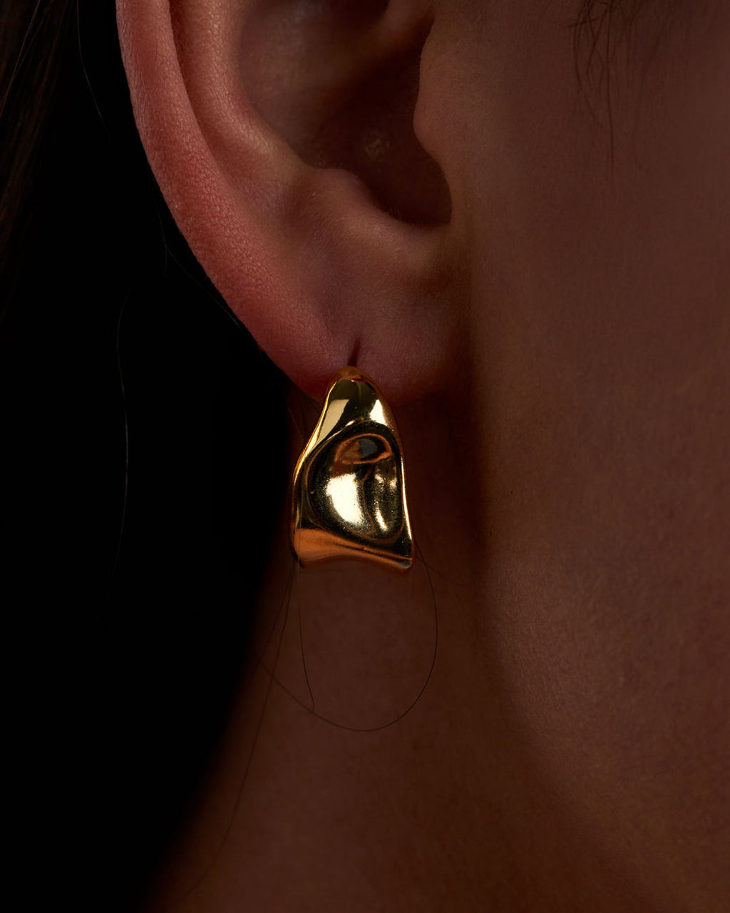 brinco-gota-ondulada-aberta-dourada-papoula-waves-2