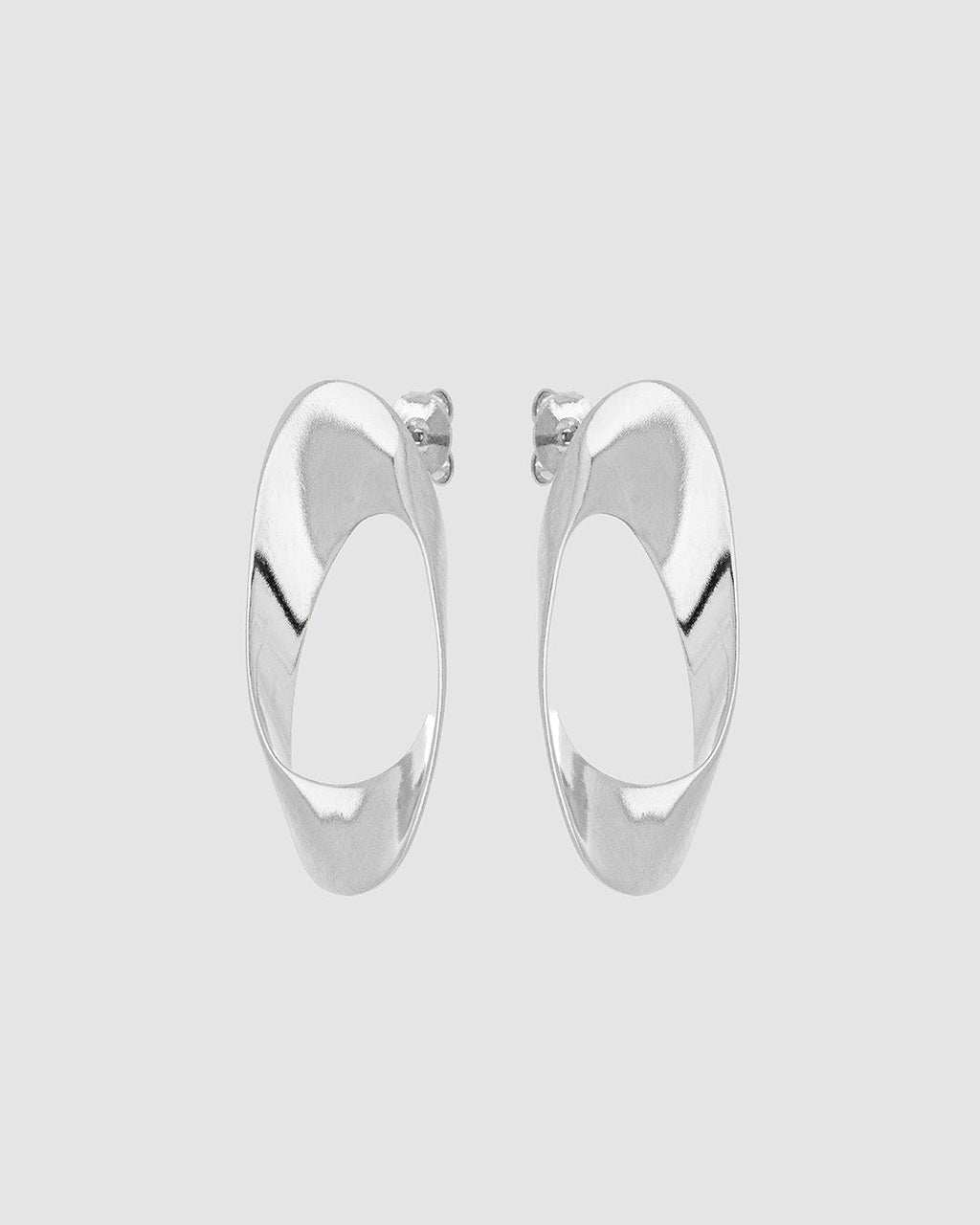 brinco-torcido-prateado-papoula-orbita-3