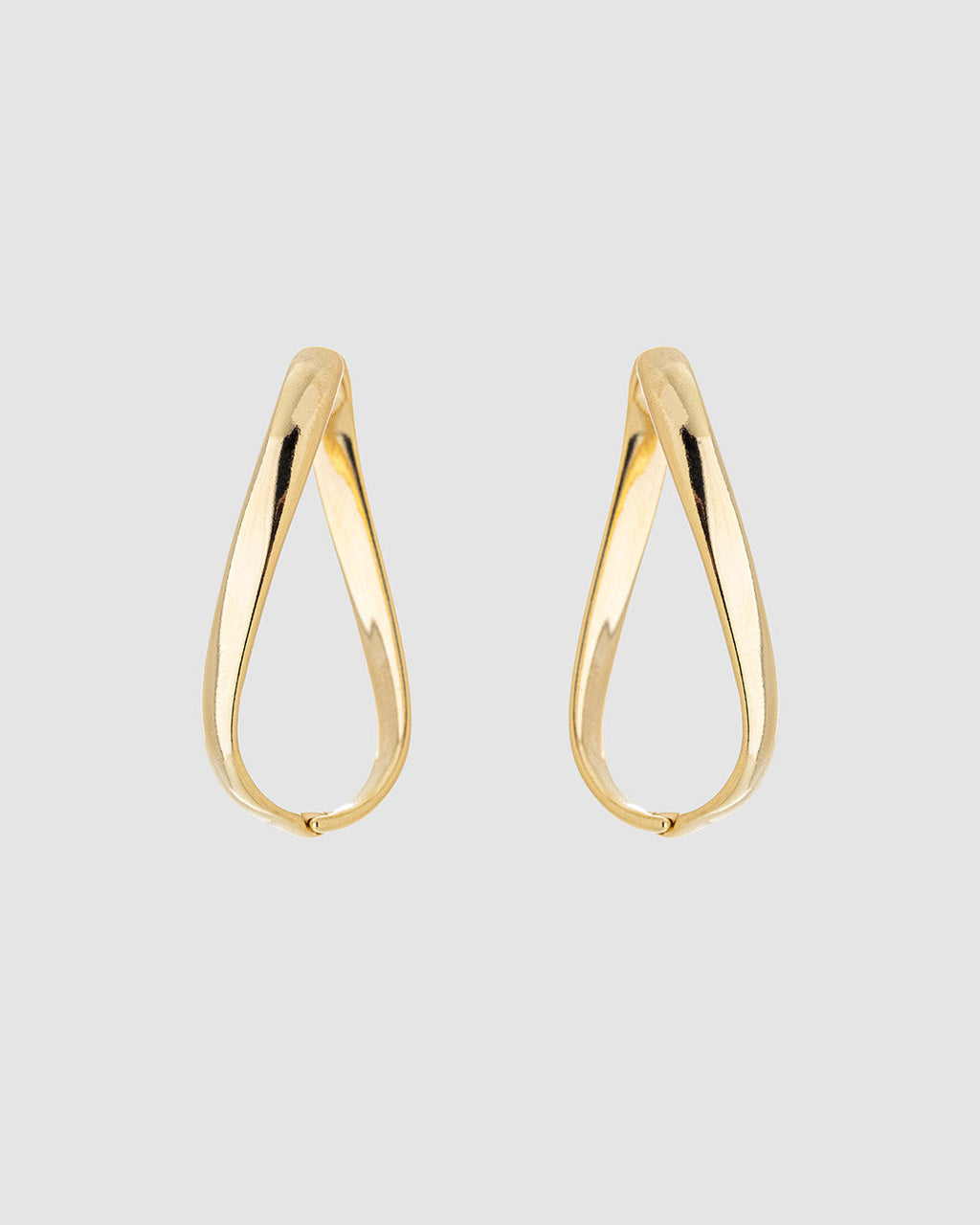 brinco-oval-torcido-dourado-papoula-orbita-1