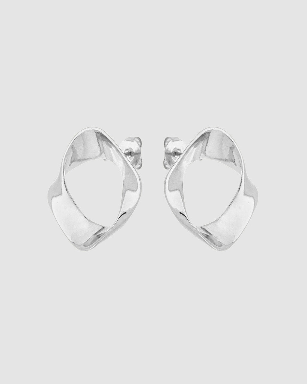 brinco-torcido-pequeno-prateado-papoula-orbita-1