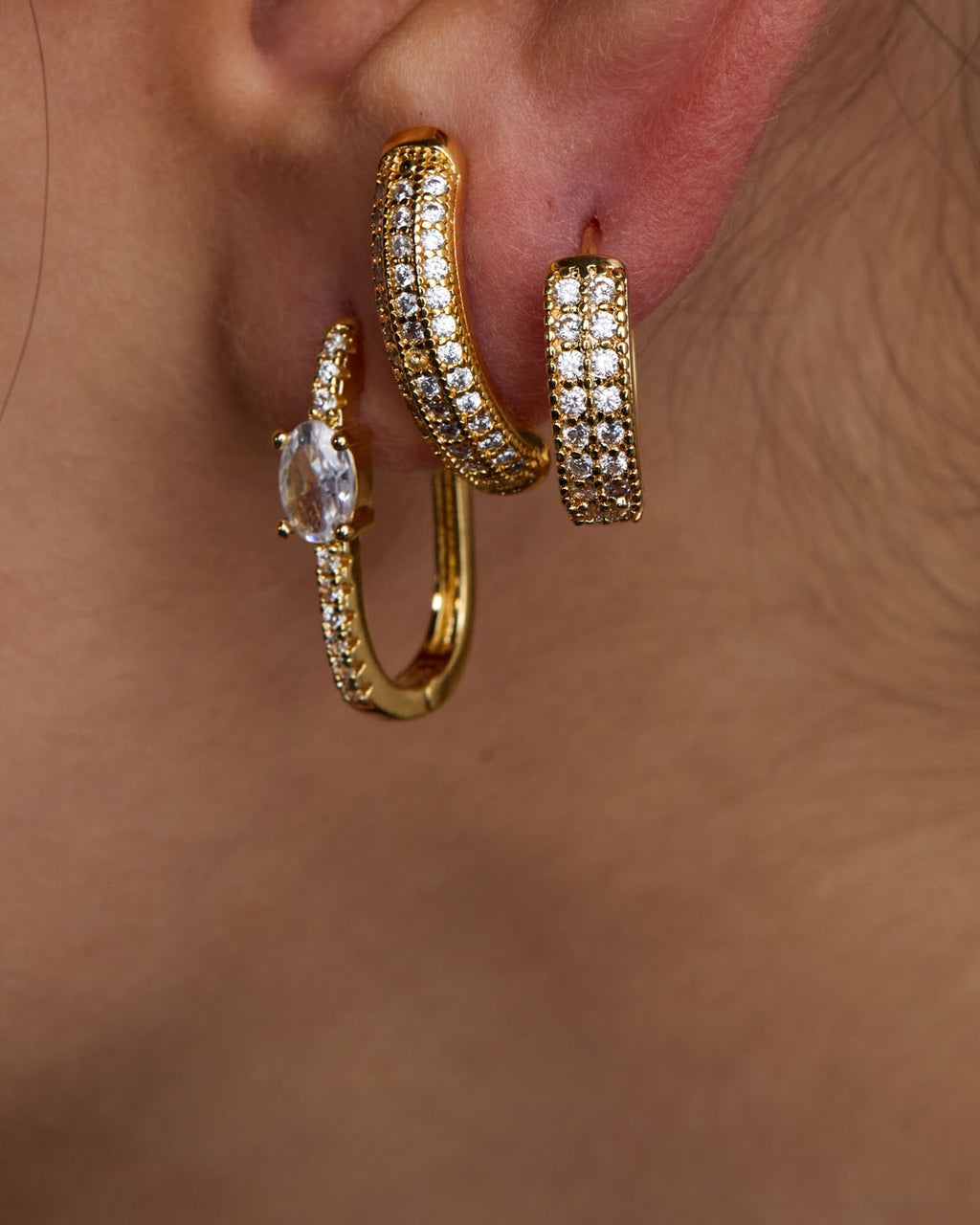 argola-cravejado-dourado-papoula-sparkle-2