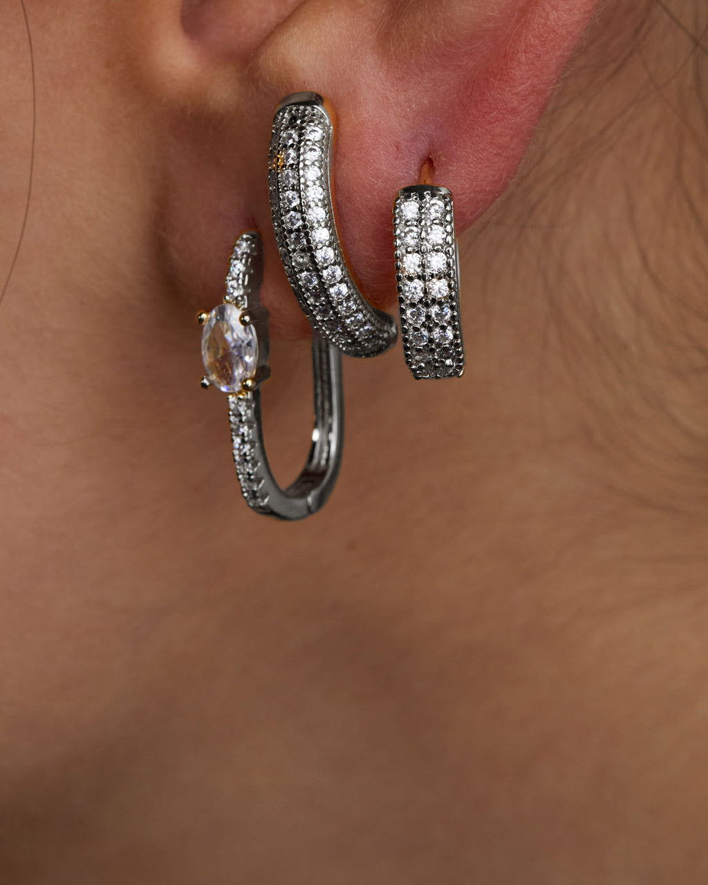 argola-cravejado-prateado-papoula-sparkle-2