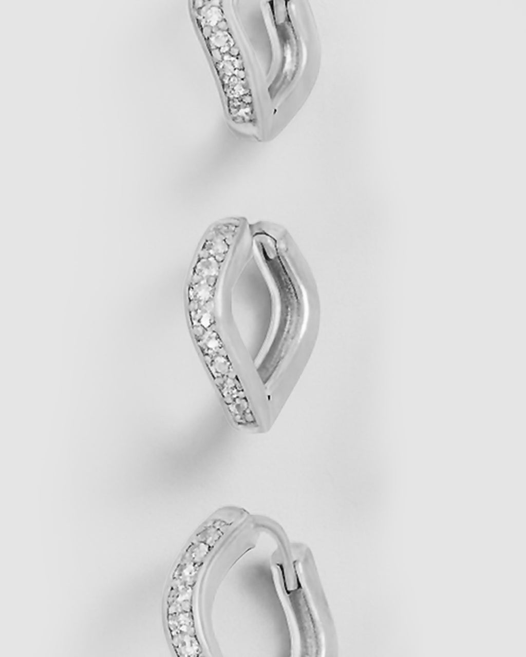 kit-brinco-trio-cravejado-ondulado-zirconia-prateado-papoula-sparkle-3
