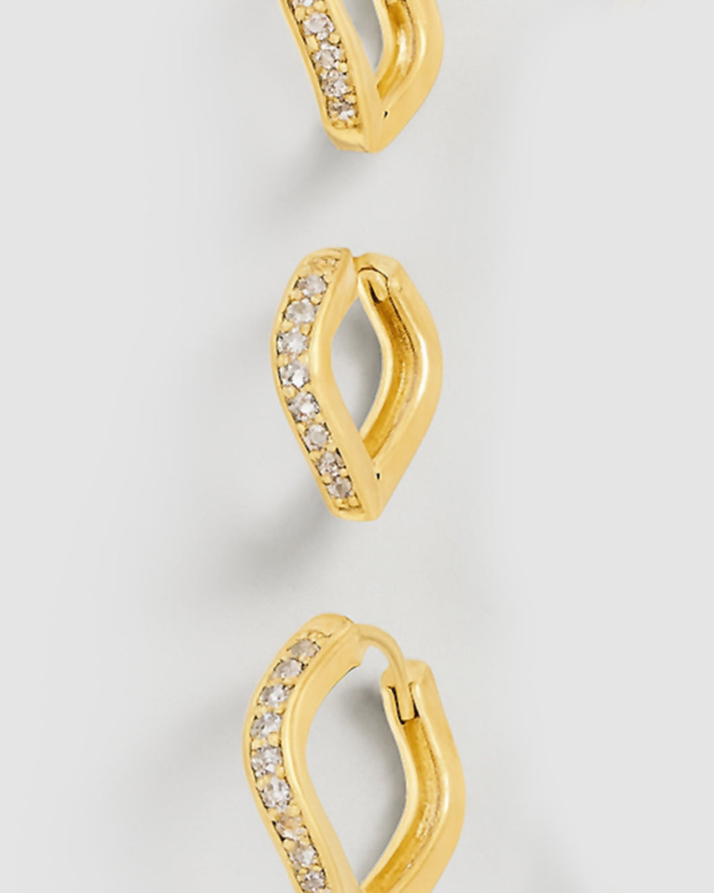 kit-brinco-trio-cravejado-ondulado-zirconia-dourado-papoula-sparkle-3