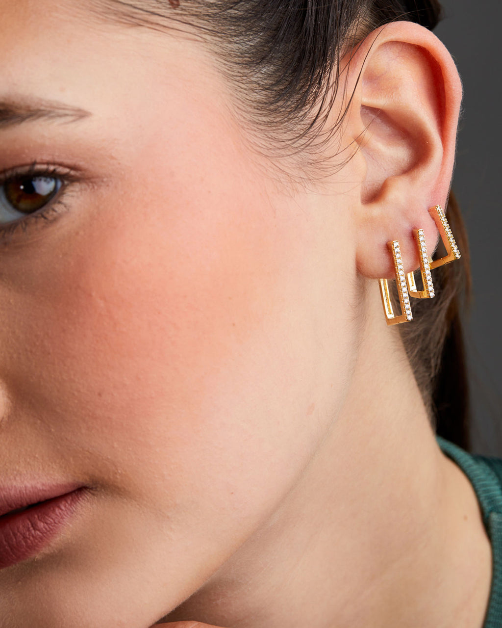 kit-argola-trio-cravejado-quadrado-2-dourada-papoula-sparkle-2