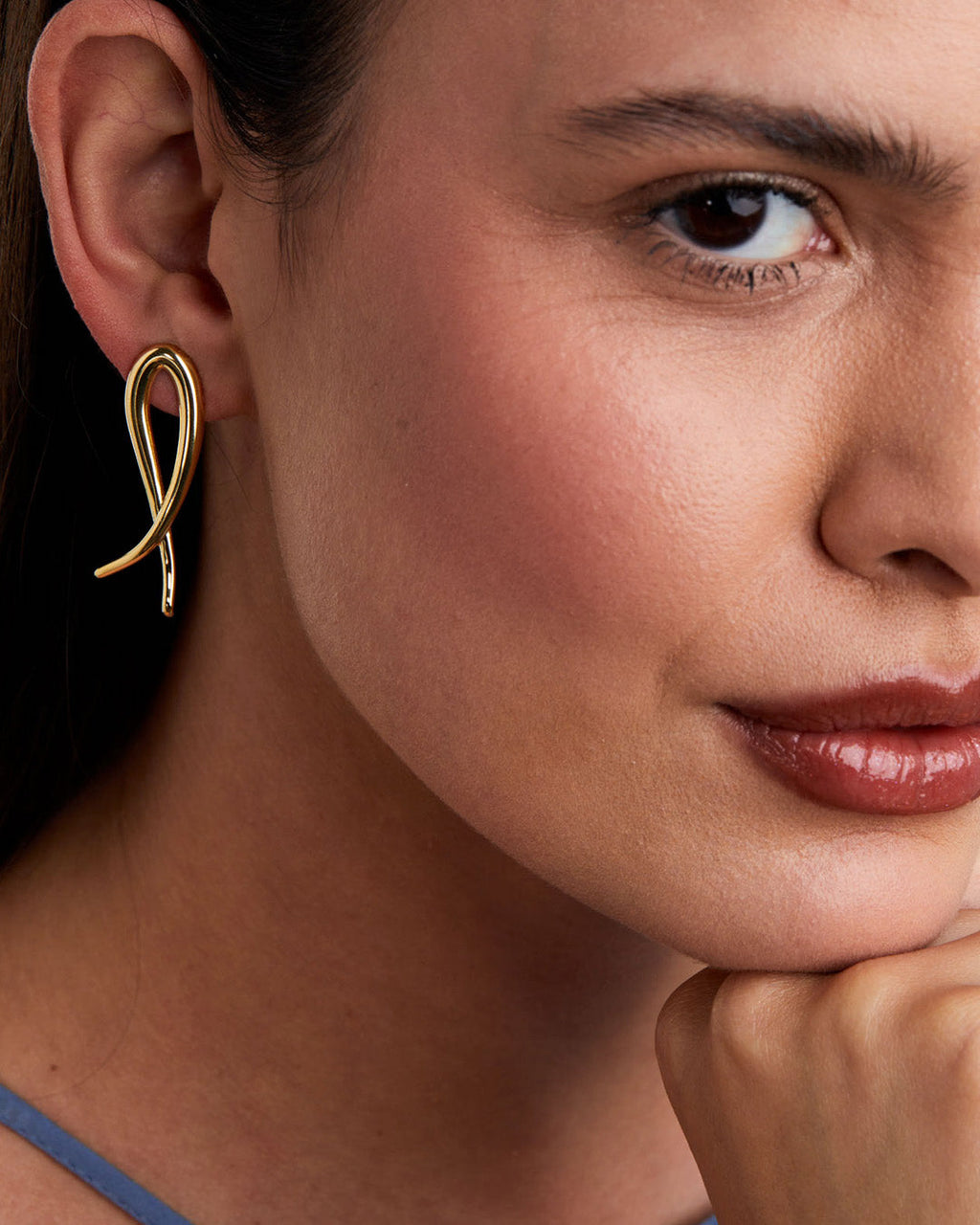 brinco-laco-fluido-dourado-papoula-orbita-2