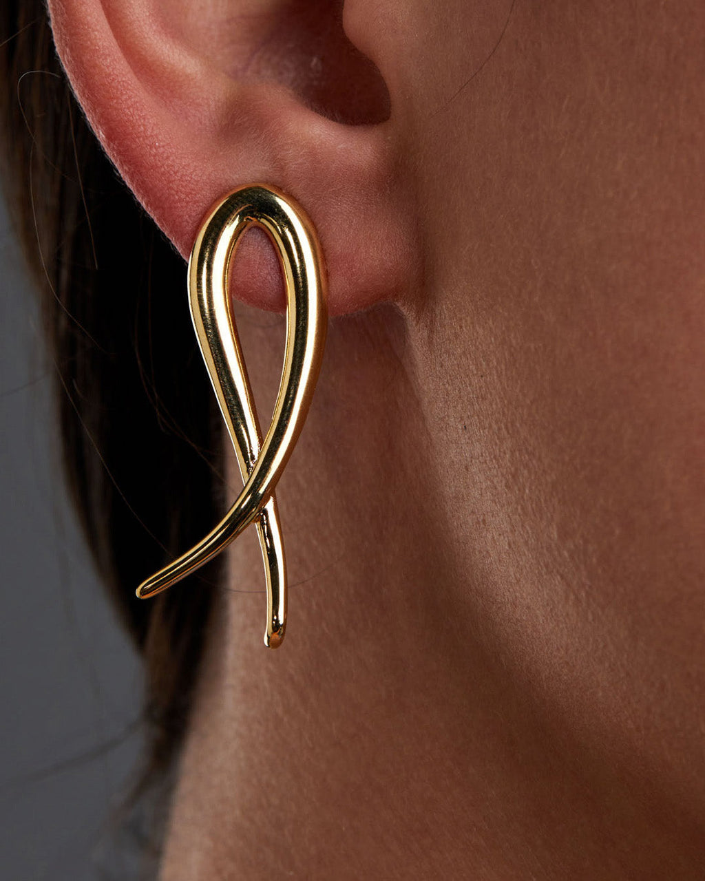 brinco-laco-fluido-dourado-papoula-orbita-4