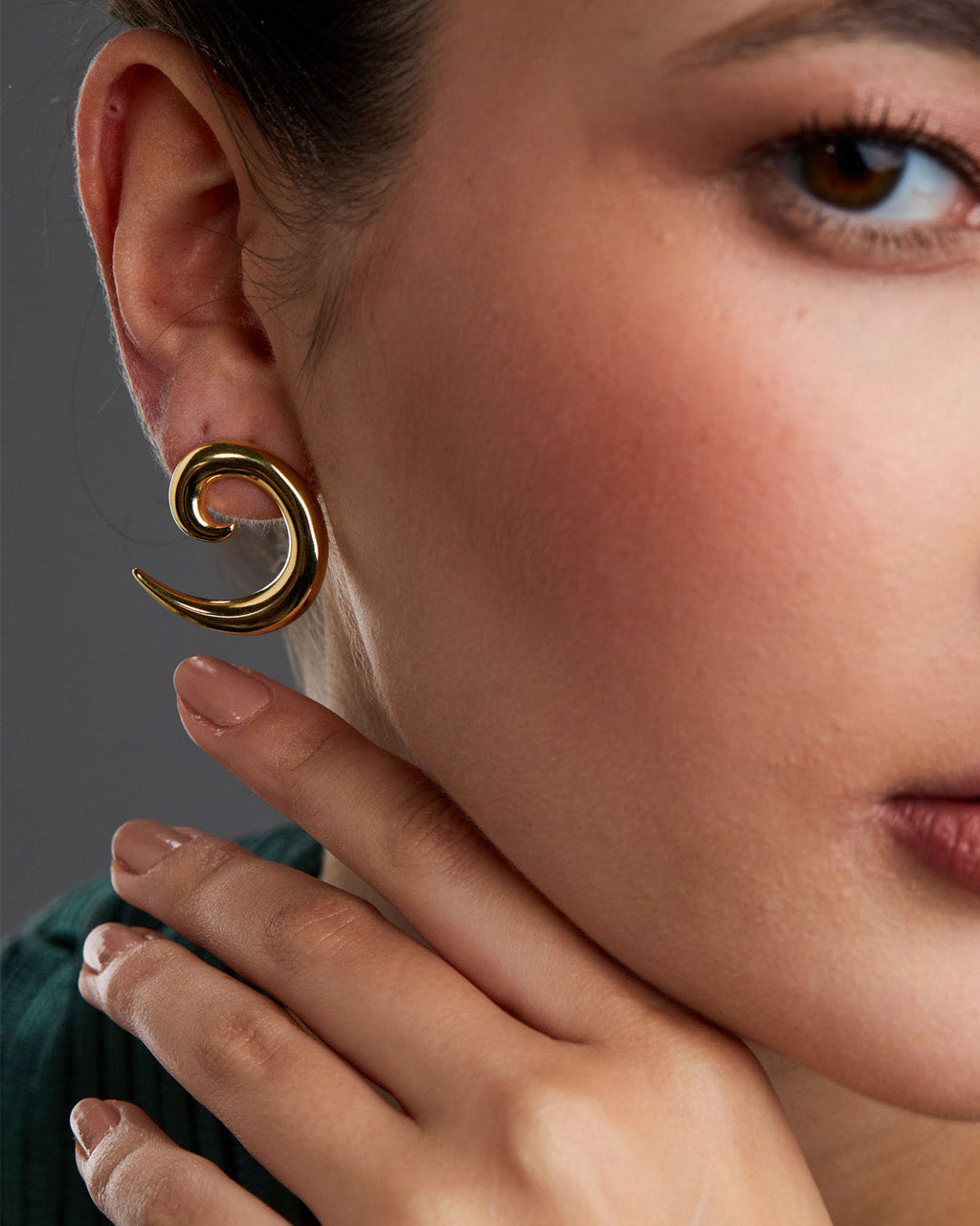 brinco-espiral-media-dourado-papoula-tattoo-old-school-2