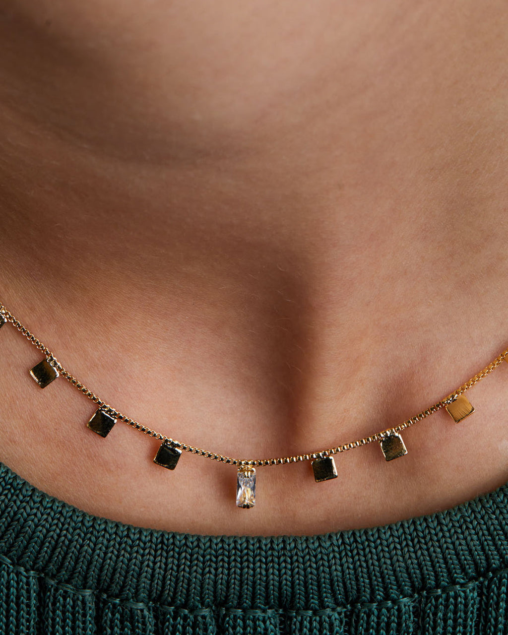 colar-pingentes-quadrados-dourado-2-40cm-papoula-volpi-2