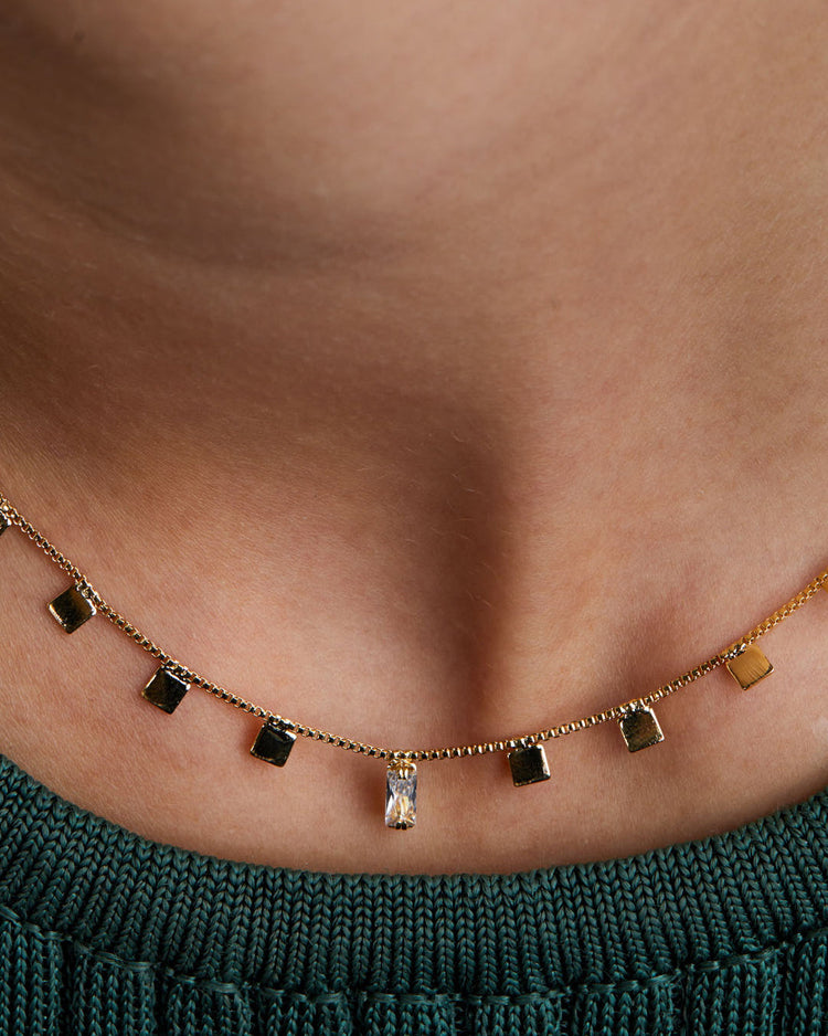 colar-pingentes-quadrados-dourado-2-40cm-papoula-volpi-2