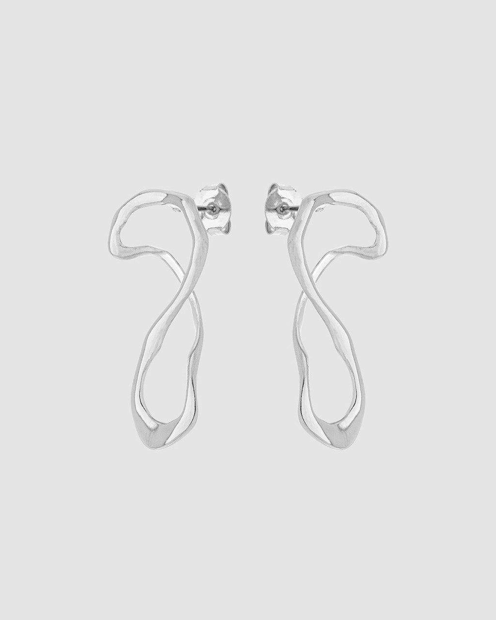 brinco-infinito-contorcido-prateado-papoula-waves-1