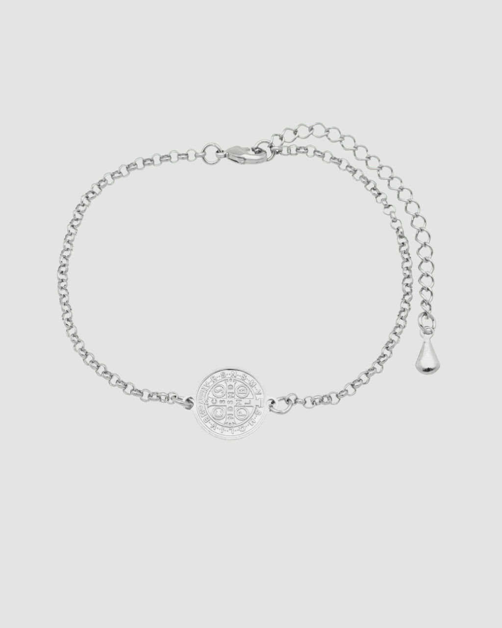 Pulseira prateada com medalha São Bento verso Cruz de São Bento, corrente elo redondo e pingente gota — semijoia religiosa Papoula