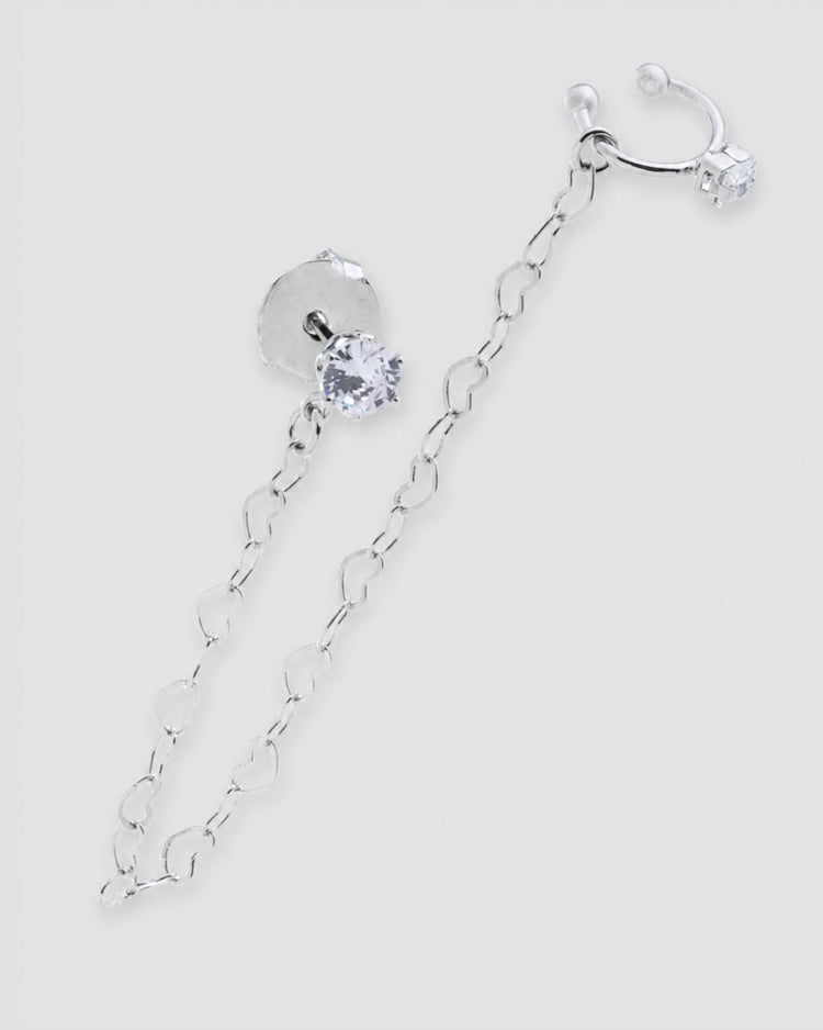 Detalhe brinco ear line corrente elos coração com ponto de luz zircônia e ear cuff piercing fake banho de ródio — semijoia Papoula