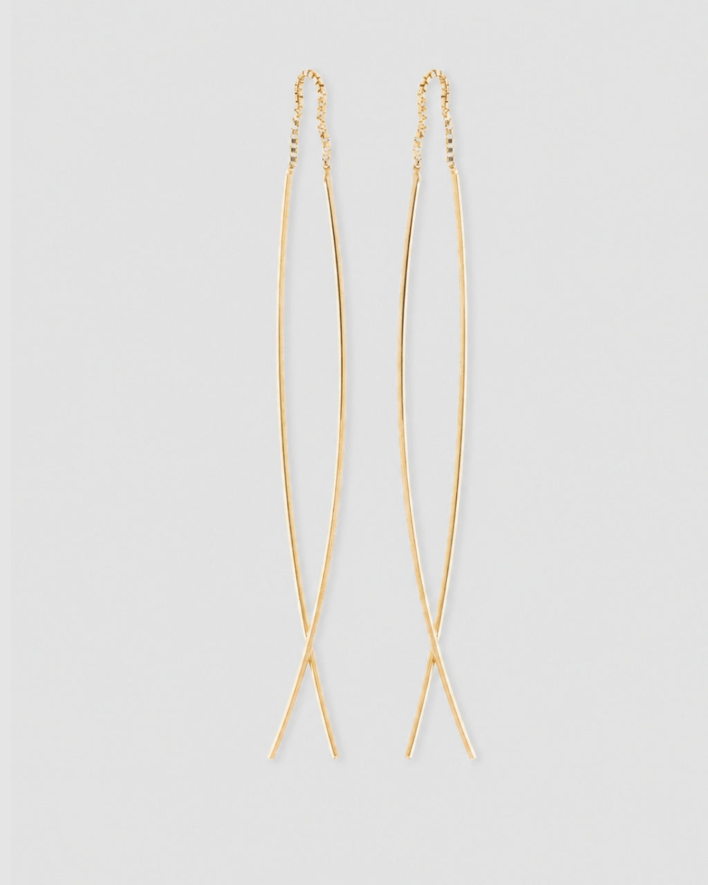 Brinco ear thread fio minimalista dourado semijoia banhado a ouro com corrente veneziana 6 cm cada lado — acessório feminino Papoula