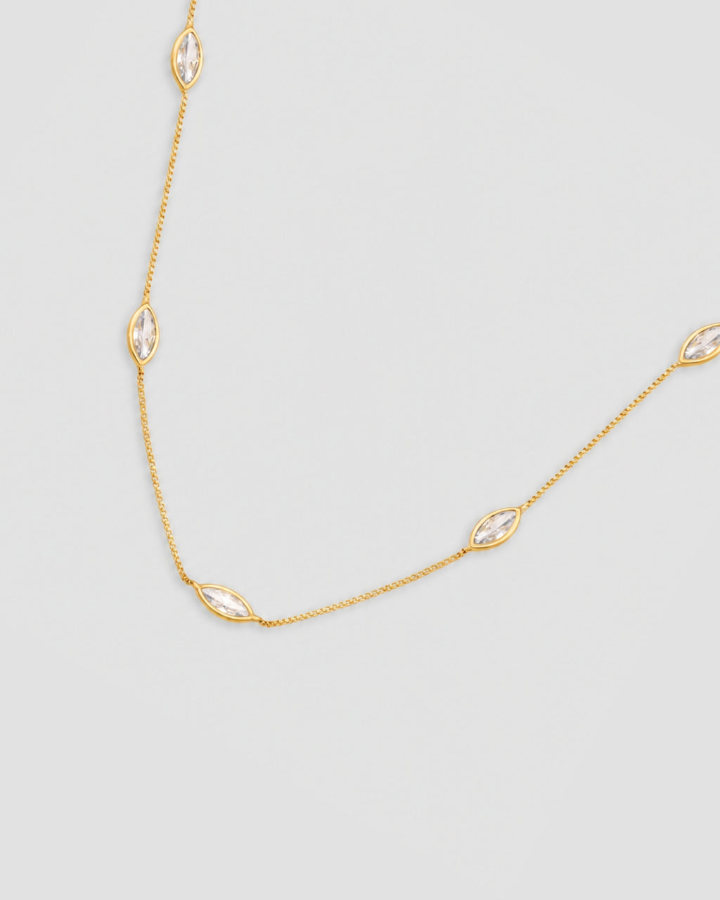 Colar longo com zircônias navete semijoia banhado a ouro 60 cm — acessório feminino Papoula