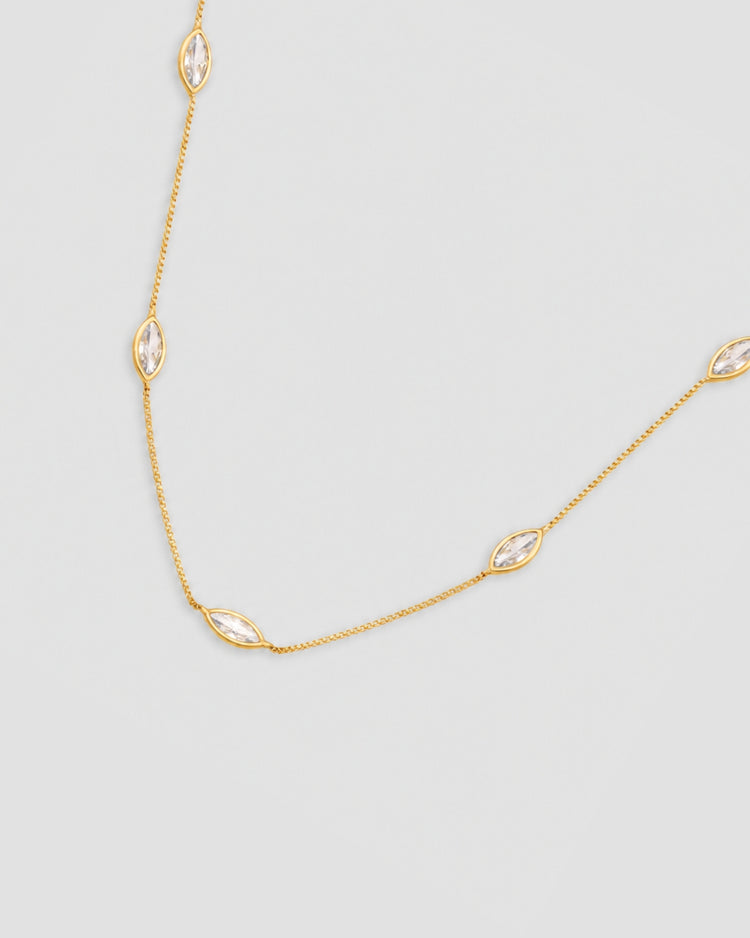 Colar longo com zircônias navete semijoia banhado a ouro 60 cm — acessório feminino Papoula