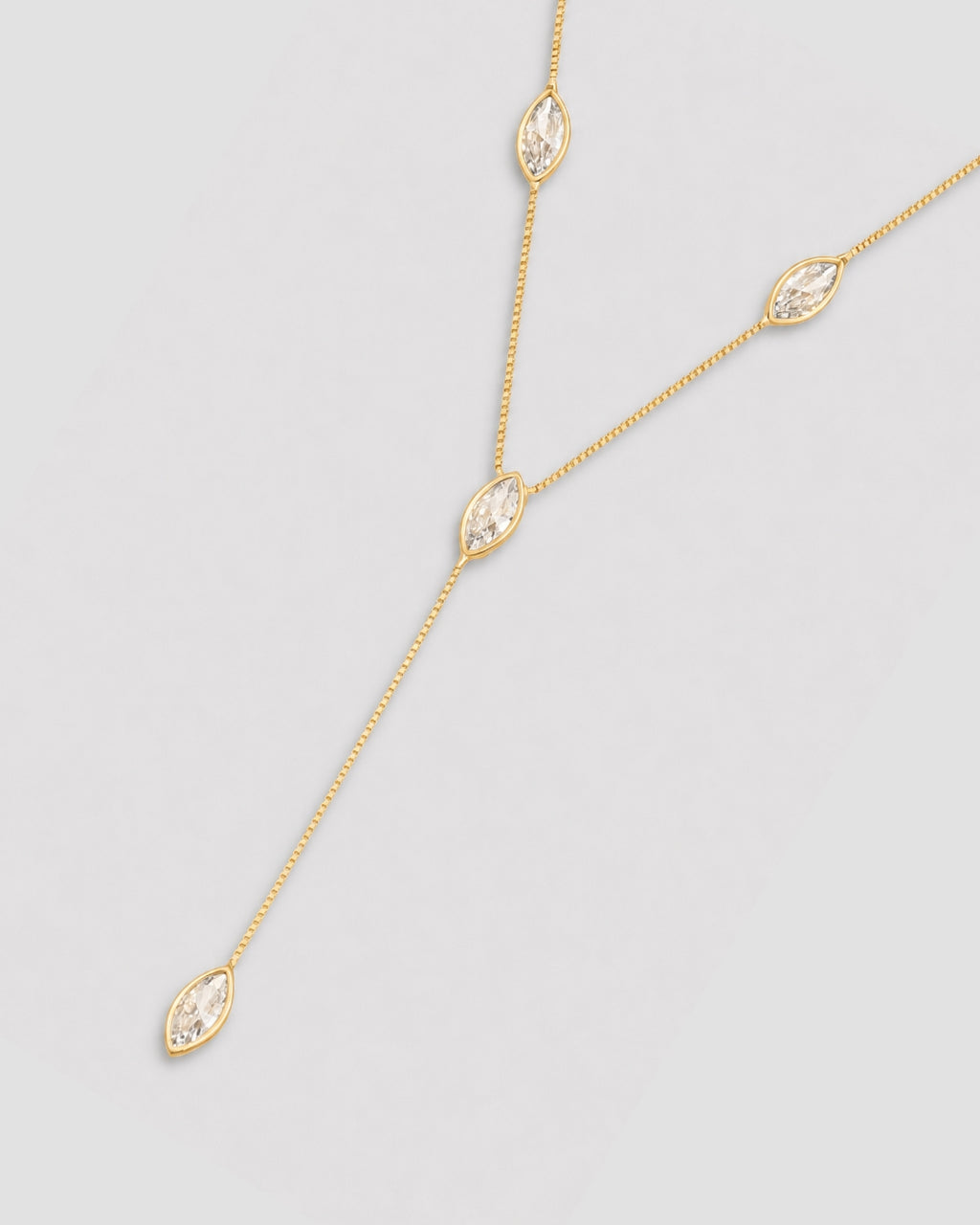 Colar Y com zircônias navete semijoia banhado a ouro 40 cm — acessório feminino Papoula