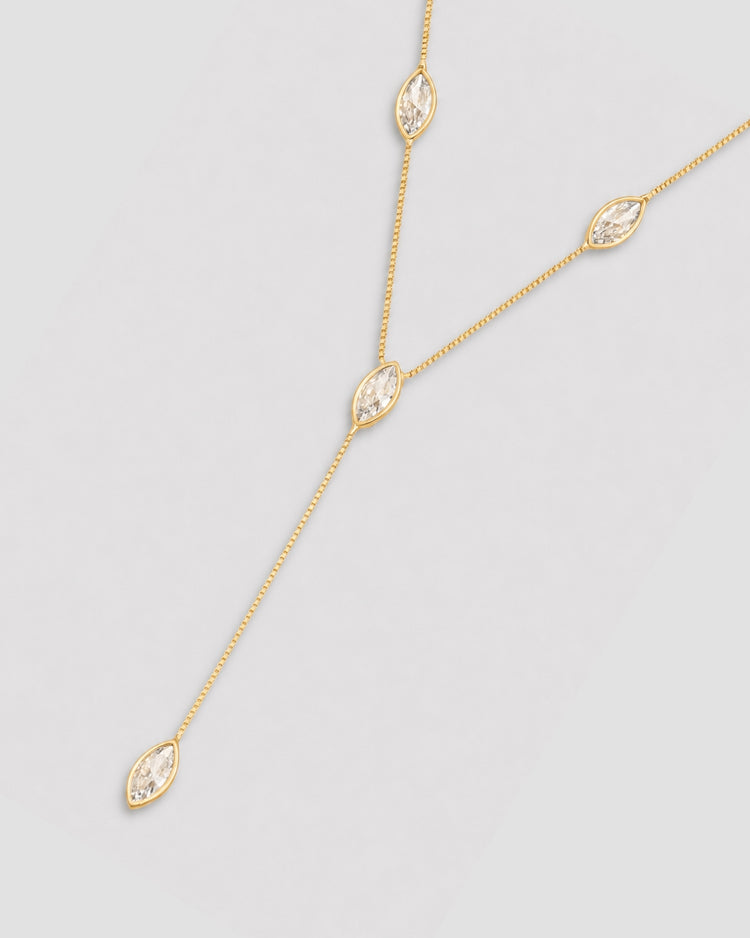 Colar Y com zircônias navete semijoia banhado a ouro 40 cm — acessório feminino Papoula