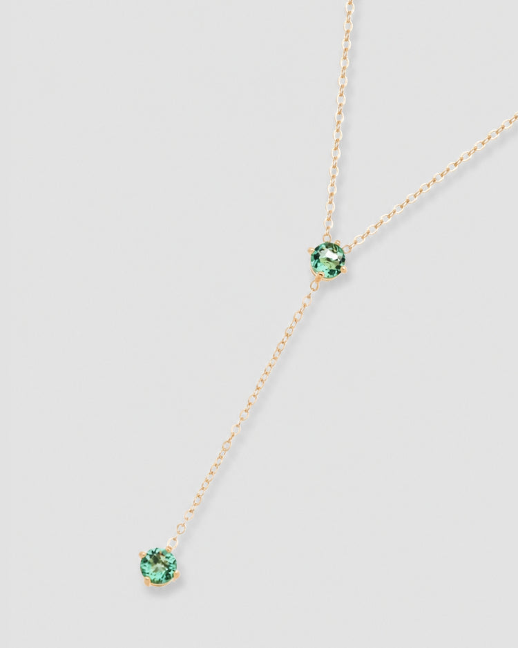 Colar Y com zircônia peridoto semijoia banhado a ouro 45 cm — acessório feminino Papoula